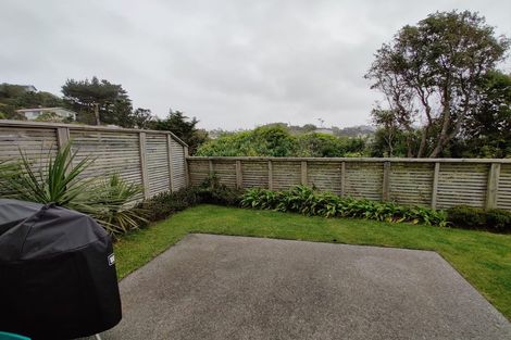 Photo of property in 2/20 Glanmire Road, Newlands, Wellington, 6037