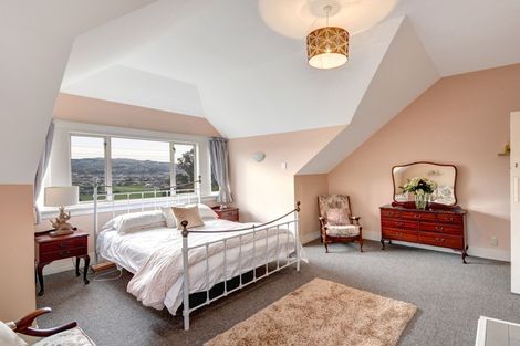 Photo of property in 70 Easther Crescent, Kew, Dunedin, 9012