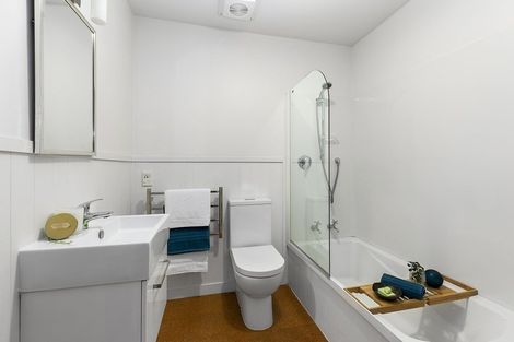 Photo of property in 15 Lawson Place, Mount Victoria, Wellington, 6011