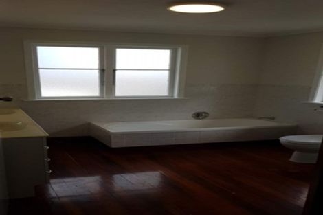 Photo of property in 10 Chamberlain Road, Massey, Auckland, 0614