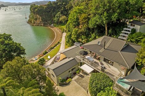 Photo of property in 17 Creswell Street, Opua, 0200