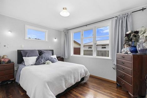 Photo of property in 302 Stokes Valley Road, Stokes Valley, Lower Hutt, 5019