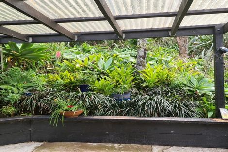 Photo of property in 10-12 Glenesk Road, Piha, New Lynn, 0772