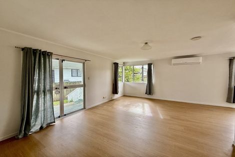 Photo of property in 129 Aviemore Drive, Highland Park, Auckland, 2010
