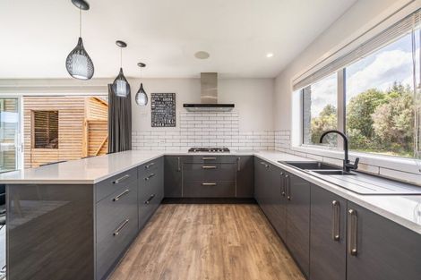 Photo of property in 66 Mount Marua Way, Timberlea, Upper Hutt, 5018