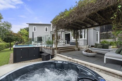 Photo of property in 28a Waterview Road, Stanley Point, Auckland, 0624