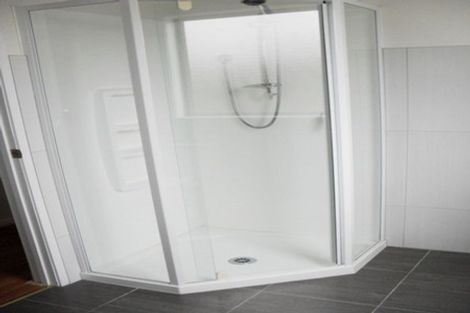 Photo of property in 10 Norma Avenue, Te Atatu South, Auckland, 0610