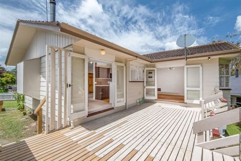 Photo of property in 61 Easton Park Parade, Glenfield, Auckland, 0629