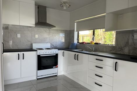 Photo of property in 2/69 Orams Road, Hillpark, Auckland, 2102