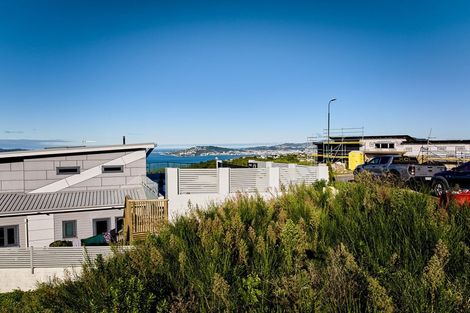 Photo of property in 33 Grumman Lane, Newlands, Wellington, 6037