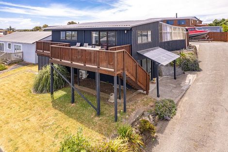 Photo of property in 14 Okiwa Terrace, Waiinu Beach, Whanganui, 4588