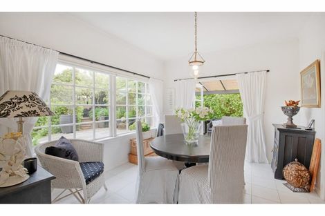 Photo of property in 8 Forrest Hill Road, Forrest Hill, Auckland, 0620