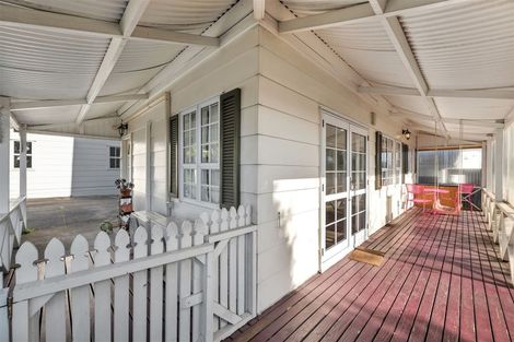 Photo of property in 1 Cascades Road, Pakuranga Heights, Auckland, 2010