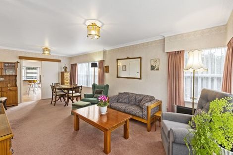 Photo of property in 30 Deuxberry Avenue, Northcote, Auckland, 0627