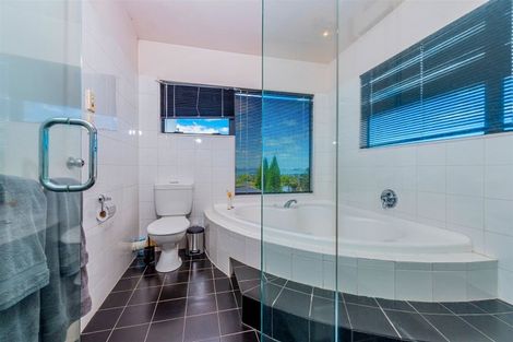 Photo of property in 2/38 Luckens Road, West Harbour, Auckland, 0618