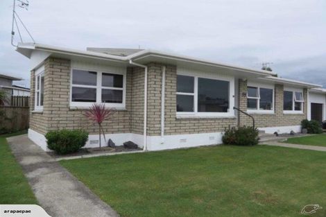 Photo of property in 55 Karaka Crescent, Levin, 5510
