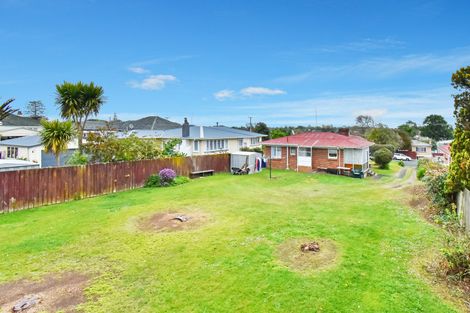 Photo of property in 10 Churchill Avenue, Manurewa, Auckland, 2102