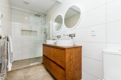 Photo of property in 9 Cairnbrae Court, Northcross, Auckland, 0632