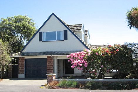 Photo of property in 11 Hampton Place, Burnside, Christchurch, 8053
