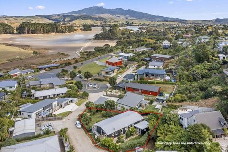 Photo of property in 8f Harakeke Place, Raglan, 3225