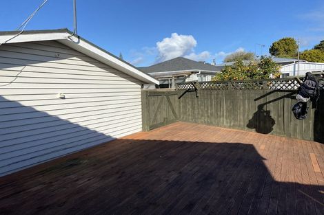 Photo of property in 2/24 Hatherlow Street, Glenfield, Auckland, 0629