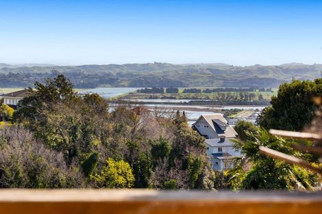 Photo of property in 2 Roslyn Road, Bluff Hill, Napier, 4110