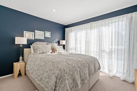 Photo of property in 20 Ocean View Road, Hatfields Beach, Orewa, 0931