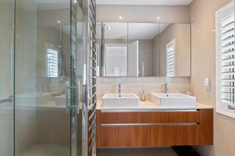 Photo of property in 270 Hurstmere Road, Takapuna, Auckland, 0622