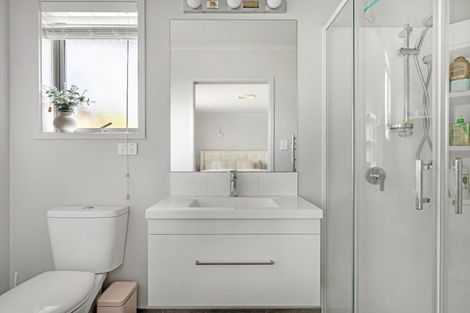 Photo of property in 18 Kaipara Lake Road, South Head, Helensville, 0874