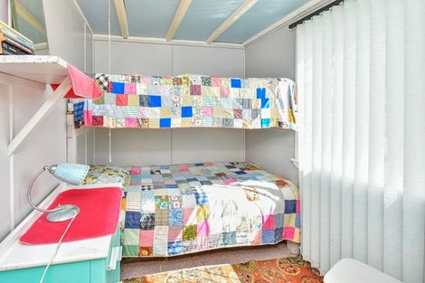 Photo of property in 72 Howard Road, Orere Point, 2585