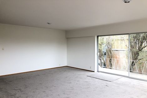 Photo of property in 22 Holdaway Avenue, Northcote, Auckland, 0627