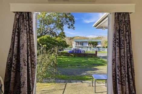 Photo of property in 71 Awaroa Road, Helensville, 0800