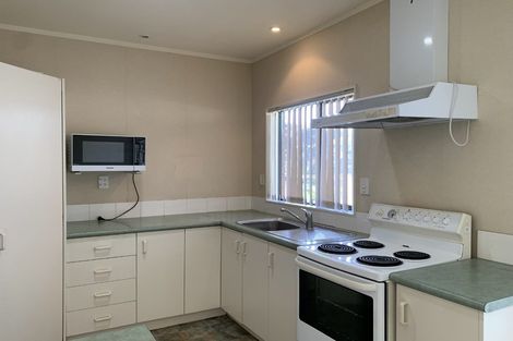 Photo of property in 9 Lanier Place, Glendene, Auckland, 0602