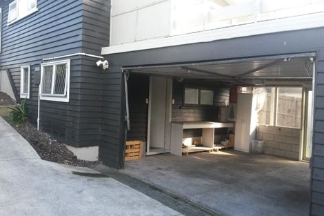 Photo of property in 557 Glenfield Road, Glenfield, Auckland, 0629