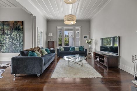 Photo of property in 28 Stanley Point Road, Stanley Point, Auckland, 0624