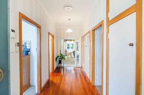 Photo of property in 27 Pahiatua Street, Hokowhitu, Palmerston North, 4410