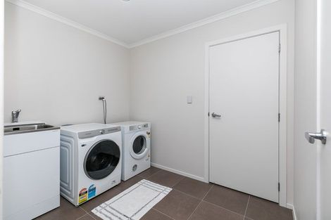 Photo of property in 28 Whitney Place, Rototuna North, Hamilton, 3210