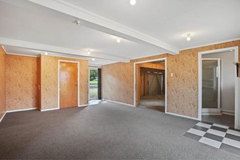 Photo of property in 16 Leaming Place, Clarks Beach, 2122