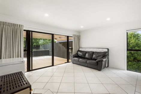 Photo of property in 3 Trevone Place, Forrest Hill, Auckland, 0620