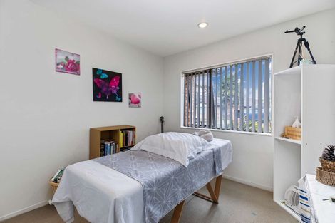 Photo of property in 39 South Kensington Way, Henderson, Auckland, 0612