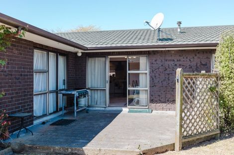 Photo of property in 22 Hind Place, Hokowhitu, Palmerston North, 4410