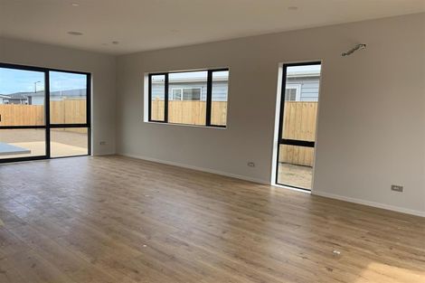 Photo of property in 18 Holcroft Street, Papakura, 2110