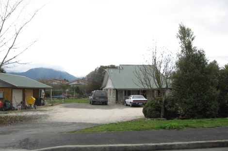 Photo of property in 9 Cromwell Street, Murchison, 7007