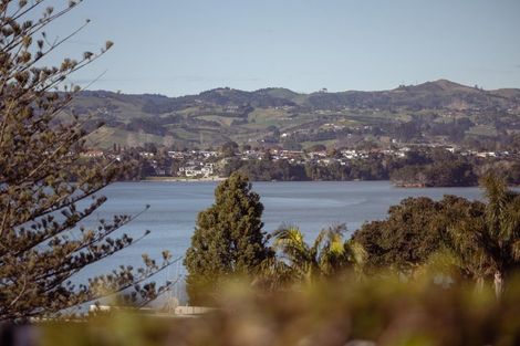 Photo of property in 253 Devonport Road, Tauranga, 3110