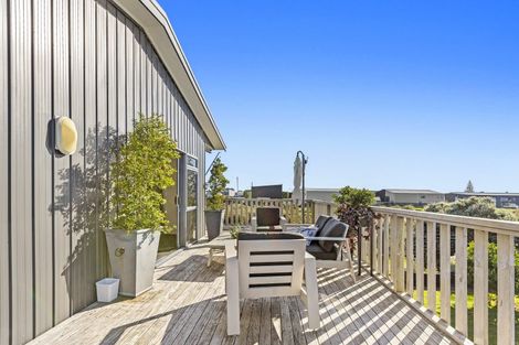 Photo of property in 32 Ashley Place, Papamoa Beach, Papamoa, 3118