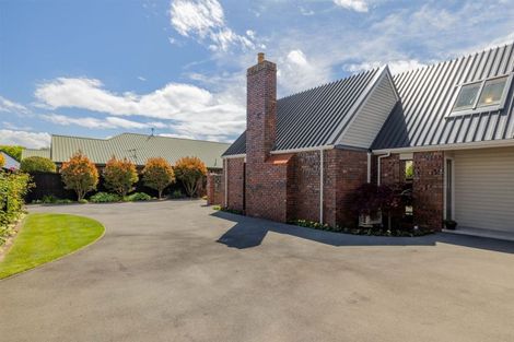 Photo of property in 8a Ringwood Place, Avonhead, Christchurch, 8042