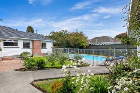 Photo of property in 19 Joyce Crescent, Ilam, Christchurch, 8041