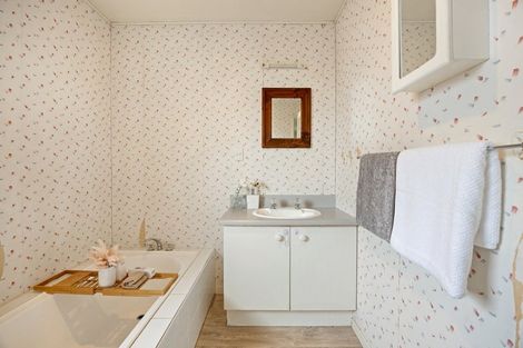 Photo of property in 6a Mahana Road, St Andrews, Hamilton, 3200