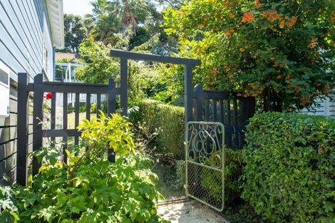 Photo of property in 8 Burns Road, Hospital Hill, Napier, 4110