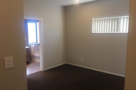 Photo of property in 1 Kakabeak Way, Takanini, 2110